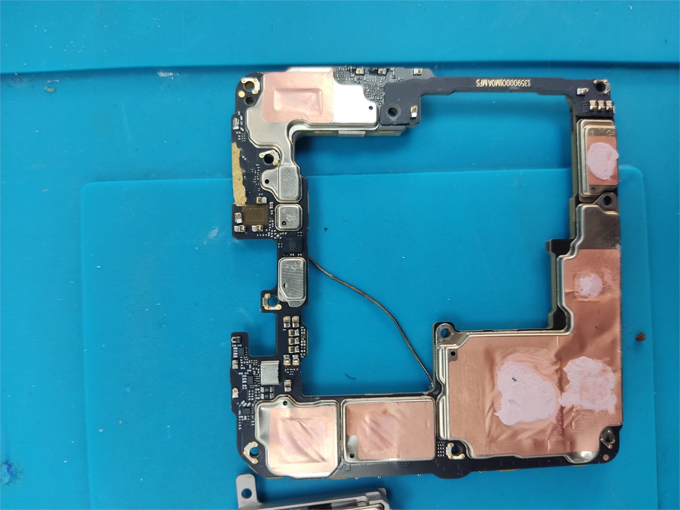 Xiaomi 15 Ultra anakart işlem görseli